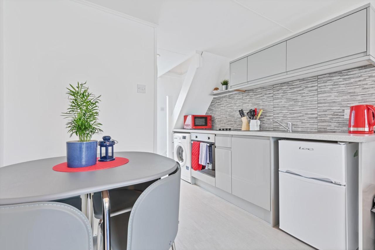 On The Water With Free Parking - By My Getaways Apartamento Brighton Exterior foto