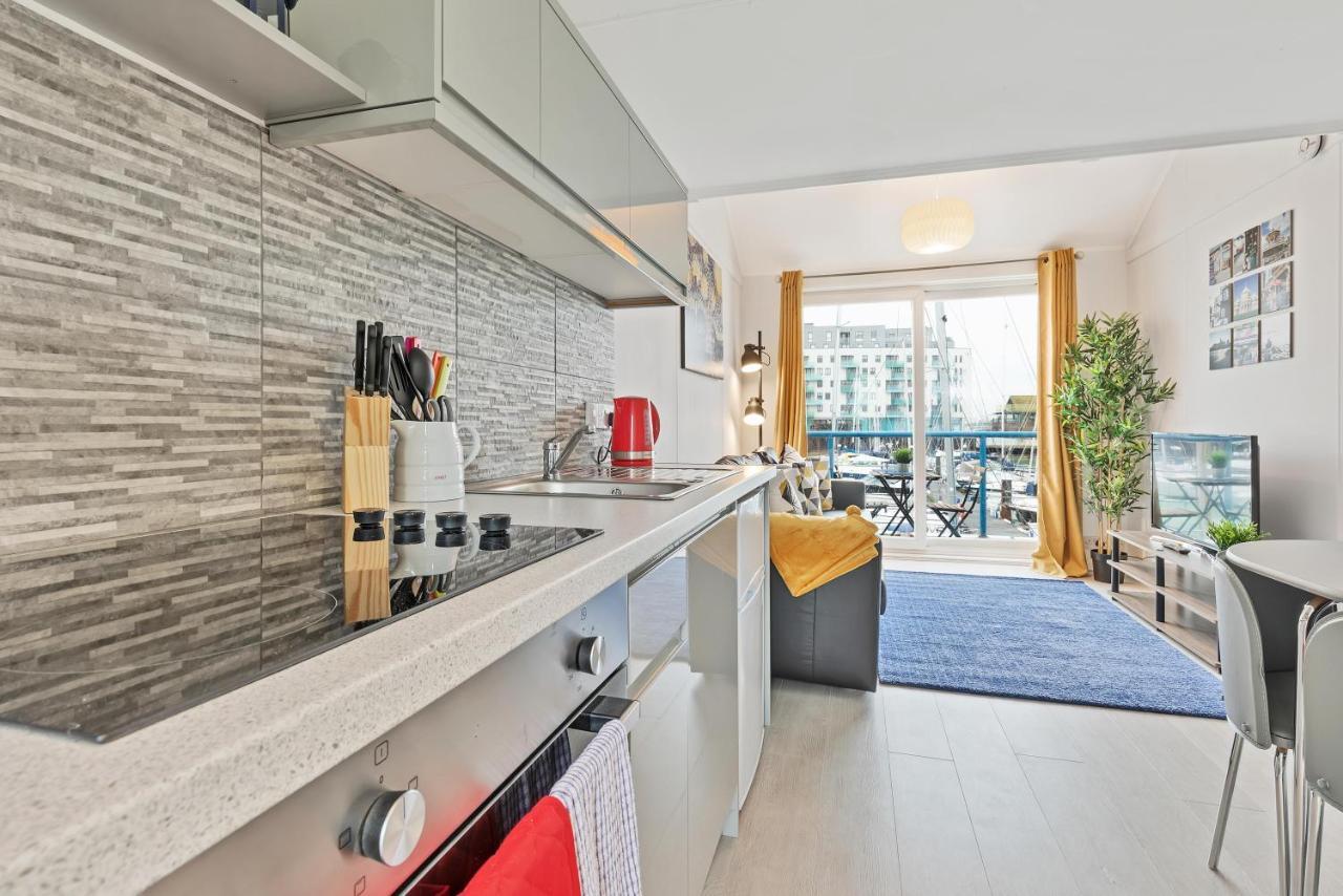 On The Water With Free Parking - By My Getaways Apartamento Brighton Exterior foto